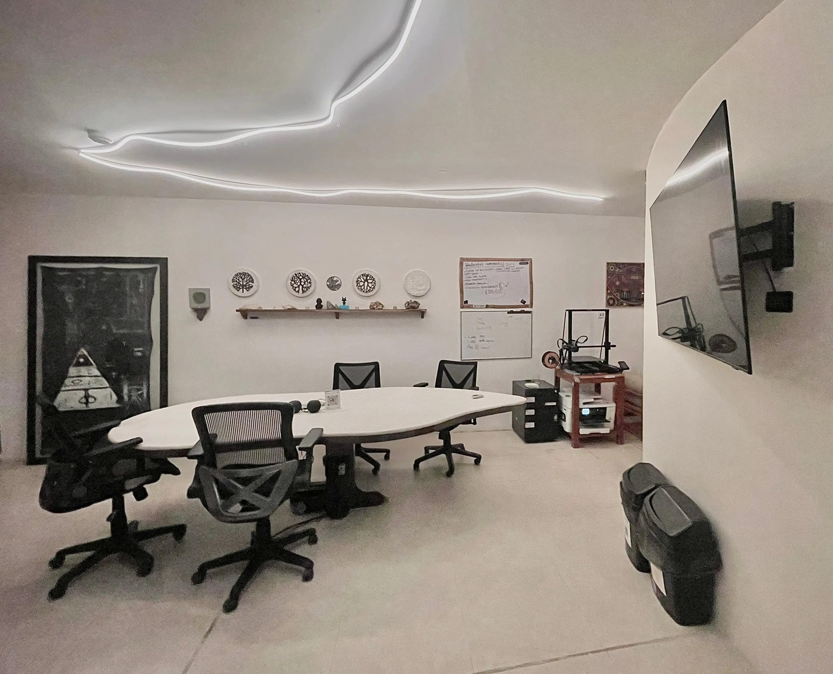 Hypha Inc. bio-mimetic desk — 17